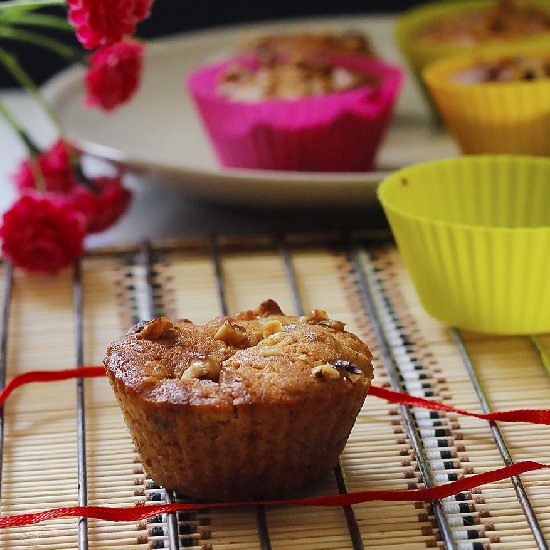 Eggless Apple and Dates Muffins