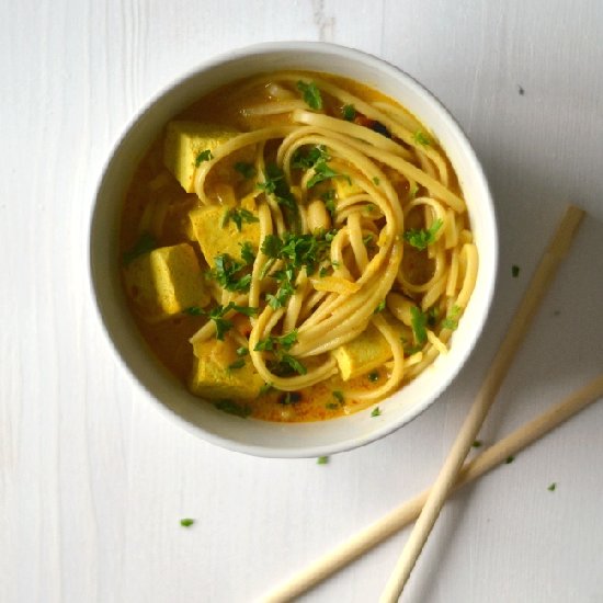 Thai curry with noodles and tofu