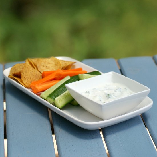 Healthy Garlic and Herb Yogurt Dip