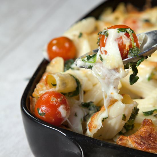 Spinach and garlic mozzarella pasta