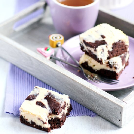 Custard cream cheese brownies