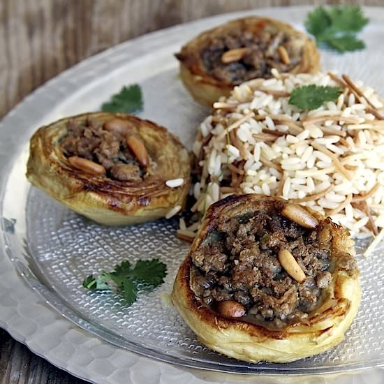 Artichoke bottoms stuffed with meat