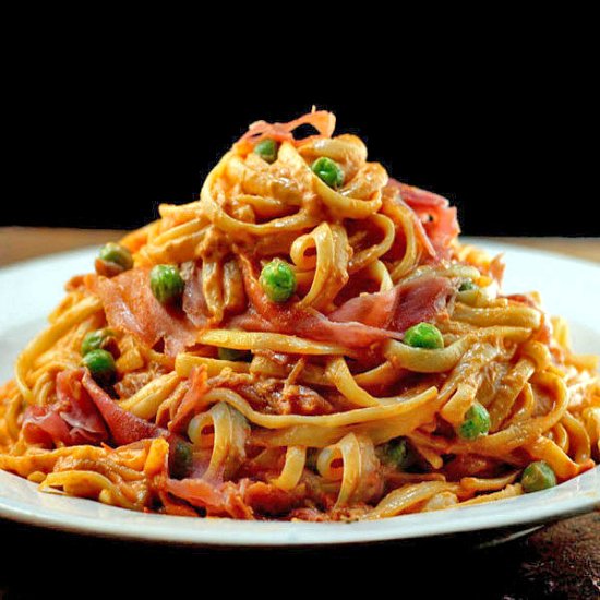 Creamy Tomato Alfredo Linguine