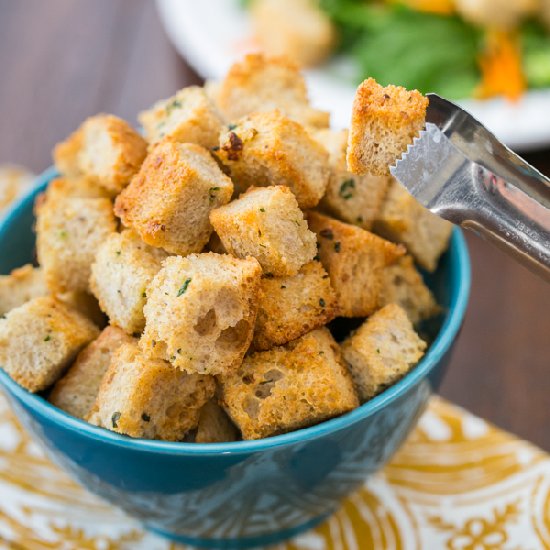 Easy Crunchy Garlic Croutons