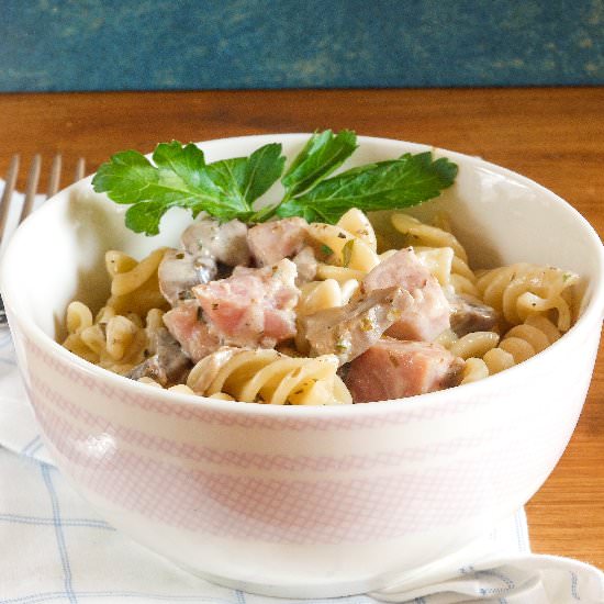 Creamy Mushroom and Ham Pasta