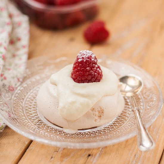 Pavlova with cream and raspberries