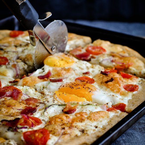 Breakfast Pizza with Bacon and Eggs