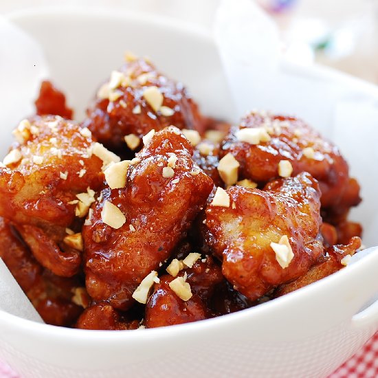 Dakgangjeong (Sweet Crispy Chicken)