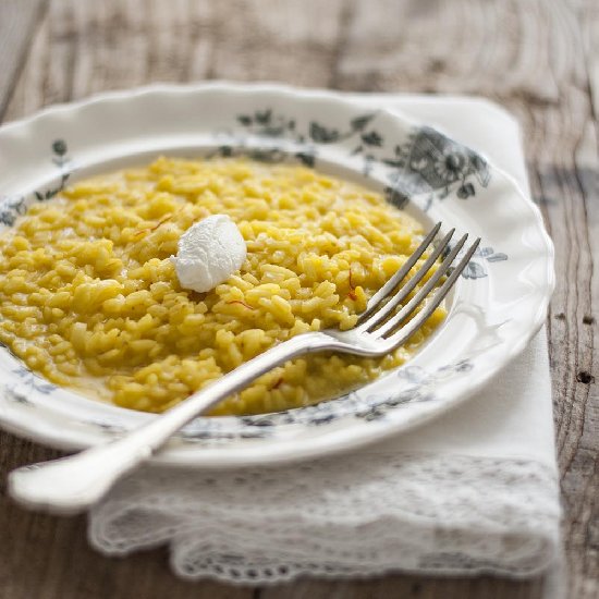 Sffron risotto and goat cheese