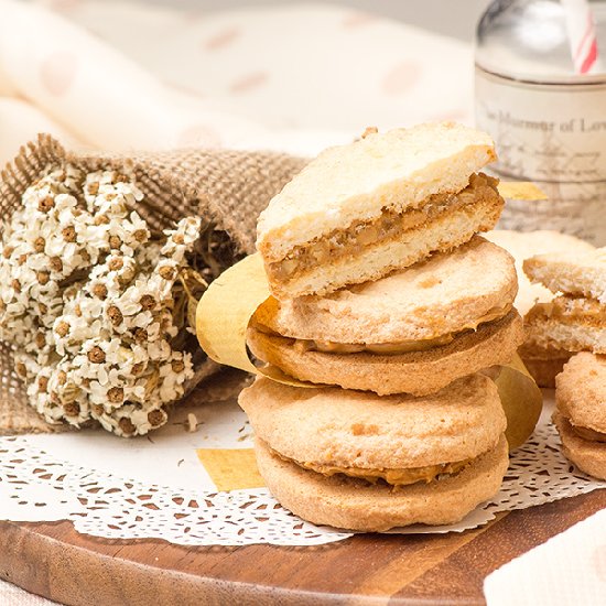 Almond Cookies with Peanut Butter