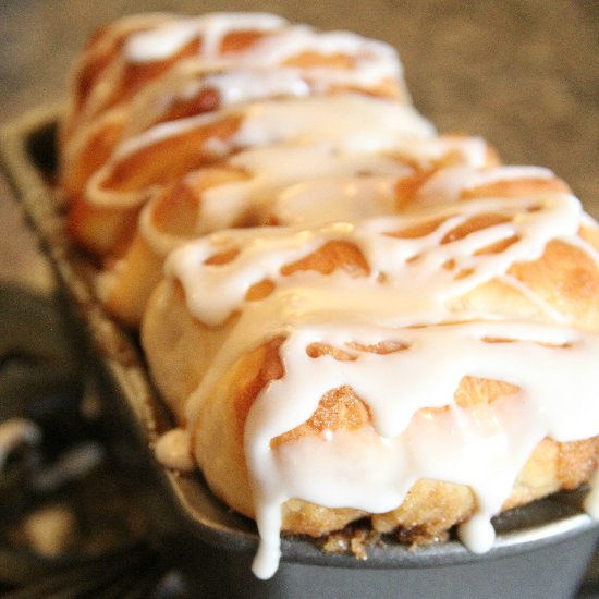 Cinnamon Roll Pull Apart Bread