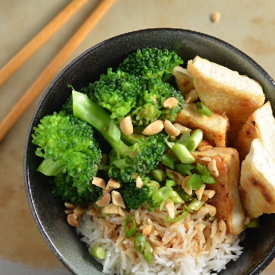 Crispy Tofu with Thai Peanut Sauce