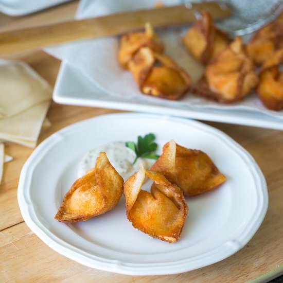 Buffalo Chicken Dip Wontons