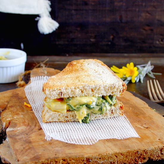 Sandwich with spinach and artichoke