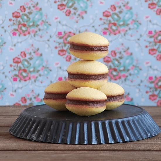 Whoopie pies chocolate frosting