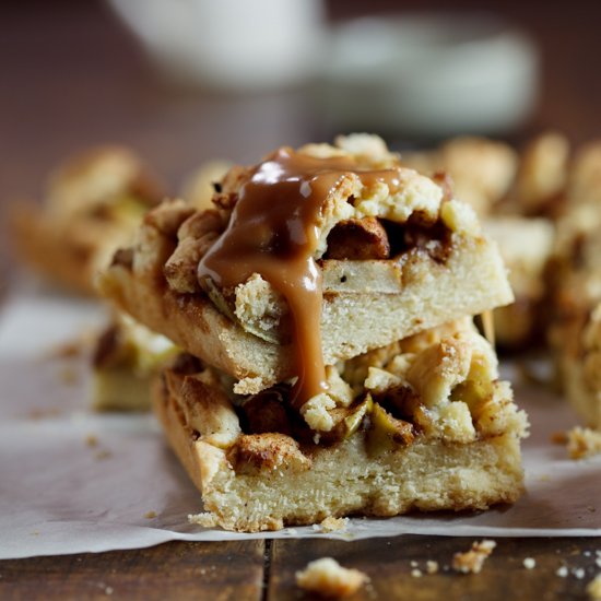 Apple crumble bars