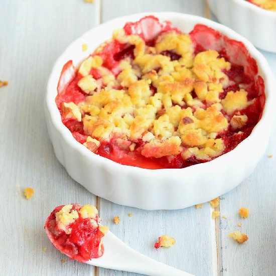 Strawberry Crumble with Almonds