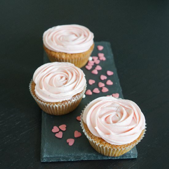 Vanilla Cupcake – Raspberry Frosting