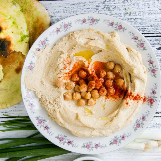 Classic Hummus with Green Oil Pitas