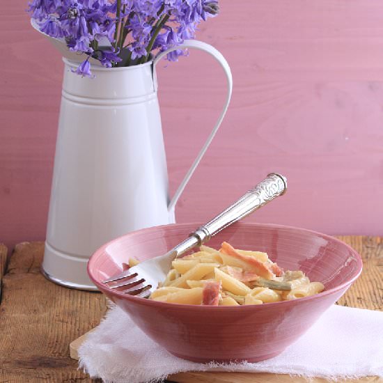 Pasta with artichokes and speck