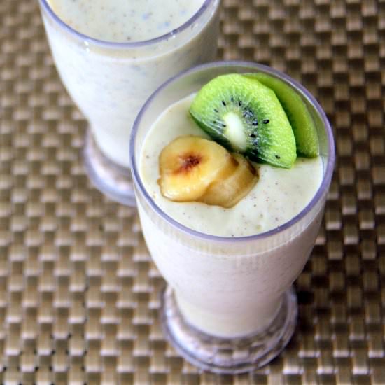 Kiwi Banana breakfast smoothie