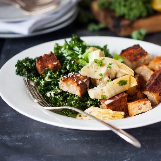 Crispy Kale Salad with Croutons