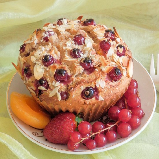 Coconut muffin with red currants