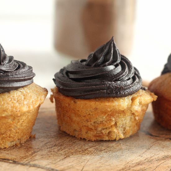 Banana Cupcakes w/ Chocolate Icing