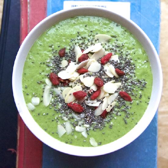 Mango Kiwi Green Smoothie Bowl