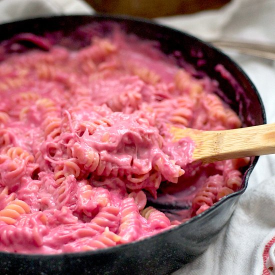 Roasted Beet Mac N’ Cheese