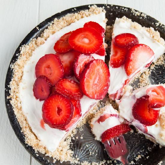 Strawberry Mascarpone Yogurt Pie