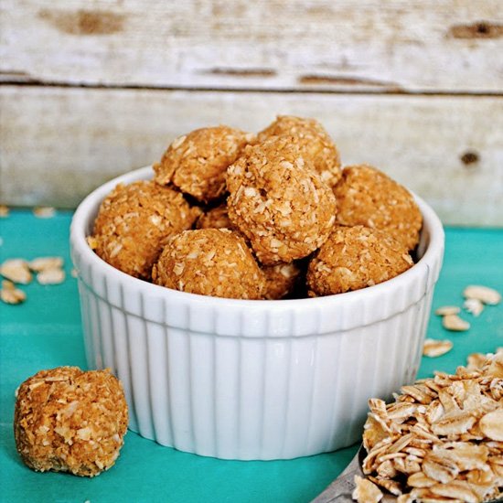 Peanut Butter Oatmeal Energy Bites