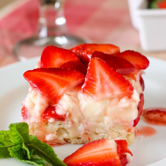 Strawberry Coconut Cream Pie Bars