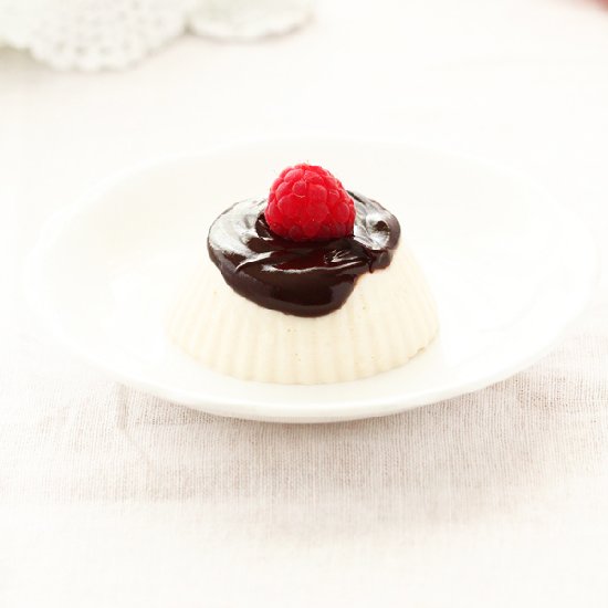 Mini cheesecakes with ganache