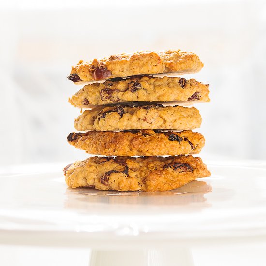 Oat cookies with dried fruits