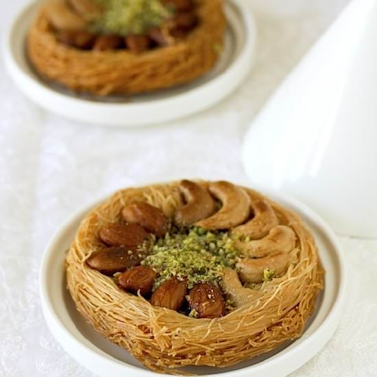 Crowns in Kadaifi with Nuts