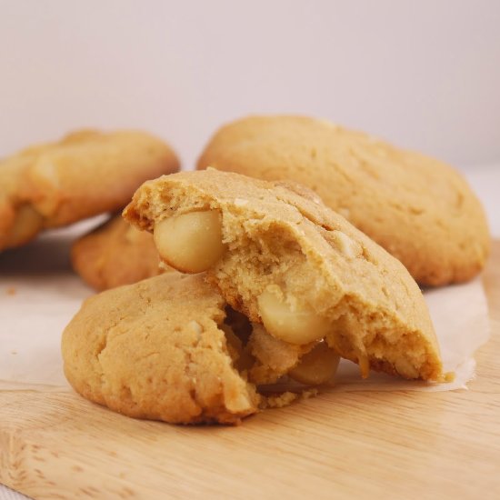 White Chocolate Macadamia Cookie