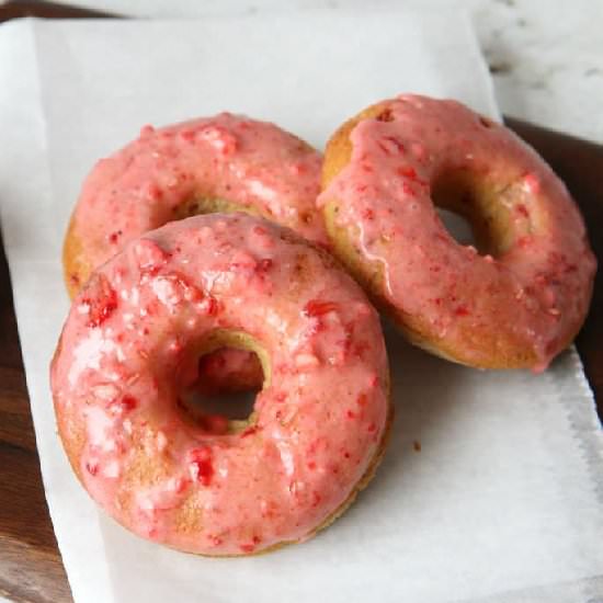 Baked Strawberry Doughnuts