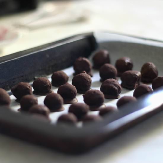 Raw Chocolate Berry Bites