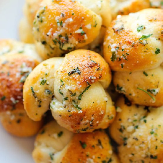 Easy Garlic Parmesan Knots