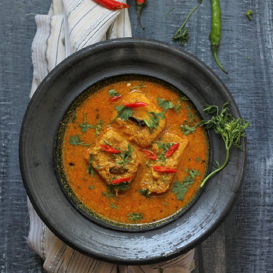 Doi Maachh (Fish in Yogurt Curry)