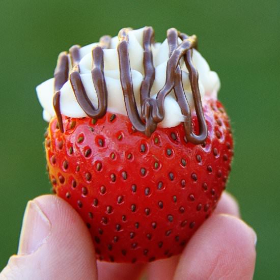 Cheesecake Stuffed Strawberries