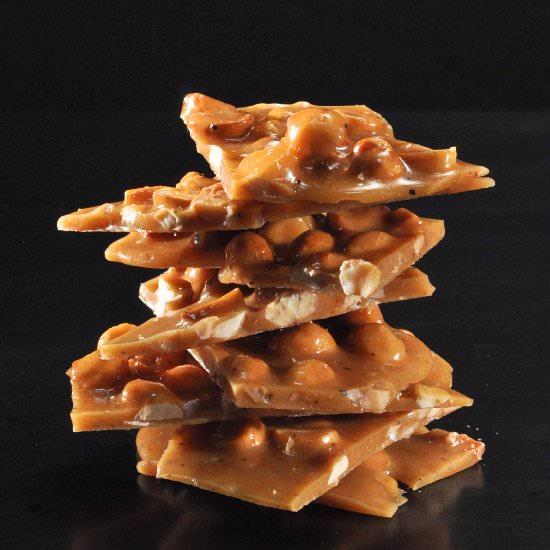 Sweet and Hot Macadamia Brittle