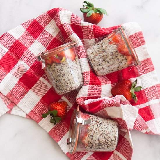 5-Ingredient Quinoa Breakfast Pots