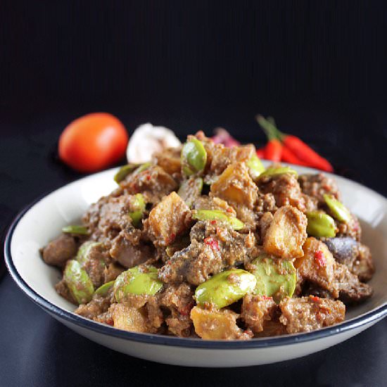 Potato and liver in chili sauce