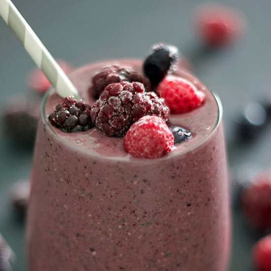 Mixed Berry Granola Smoothie