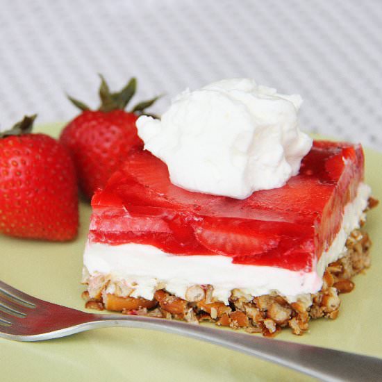 Creamy Strawberry Pretzel Dessert