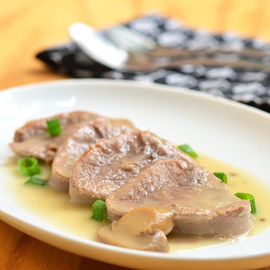 Lengua in Mushroom Sauce