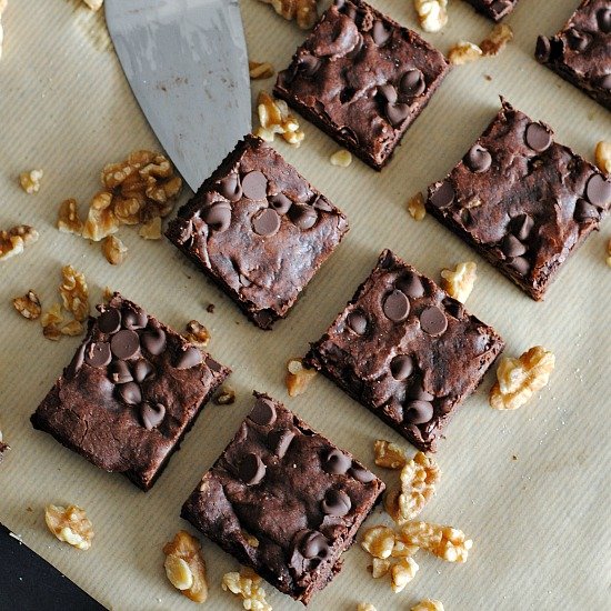 Brown-butter choc-walnut brownies