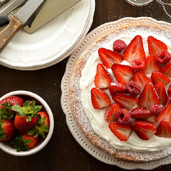 Almond and Strawberry Cake